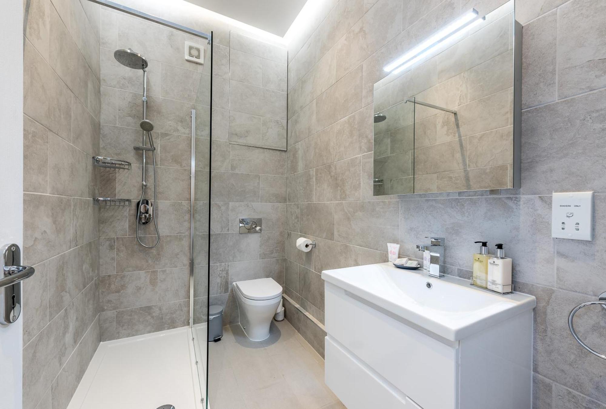 Casa Italia Near Kings Road In Chelsea With Wifi & Washing Machine Apartment London Bagian luar foto